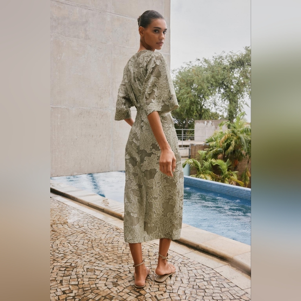 TEXTURED DRAPED DRESS SIZE M - Picture 5 of 8